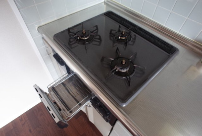 【設備】 | H・Tハイライズ | グリル付き三口ガスコンロ