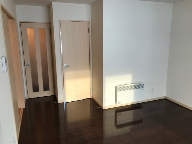 ガーデンコート森の幹の洋室