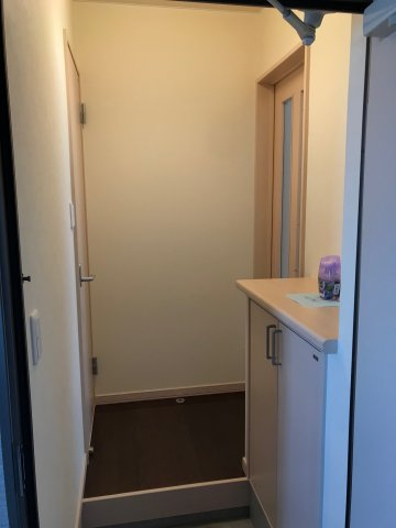 ガーデンコート森の幹の玄関