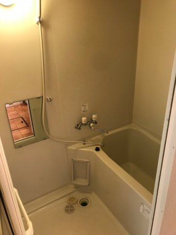 ガーデンコート森の幹の浴室