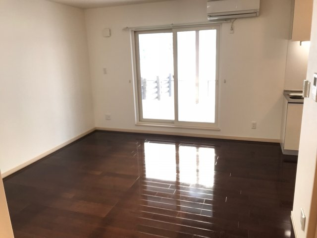 ガーデンコート森の幹の洋室