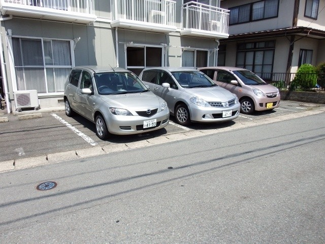 フォーブルあこやの駐車場