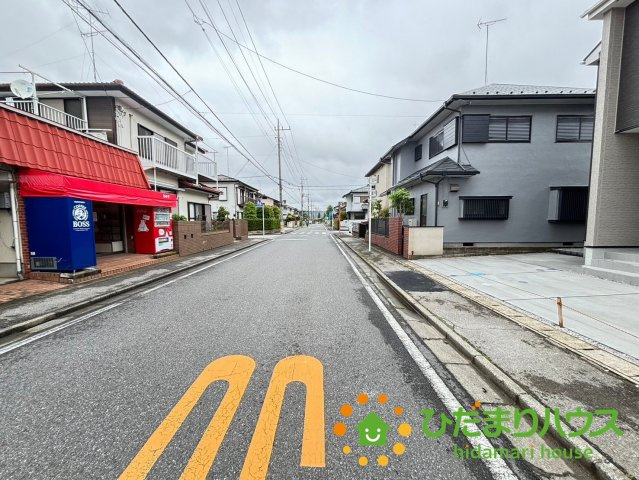 蓮田市桜台　23-1期　新築一戸建て　リナージュ　01の前面道路含む現地写真|前面道路が広いのでお車の出入りも安心(^^)/