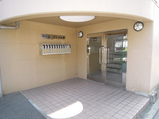 【エントランス】 | アールグレイ山本 | 建物の内部です