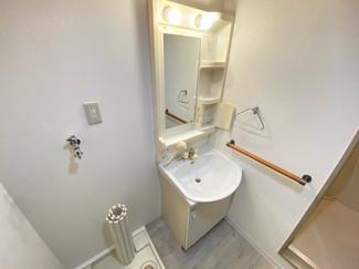 【洗面所】 | アールグレイ山本 | ゆったりとスペースのある洗面所