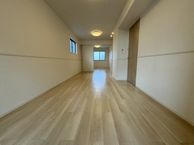 グランデ・コンフォート花水木Ａの居間・リビング|LDK13.3帖