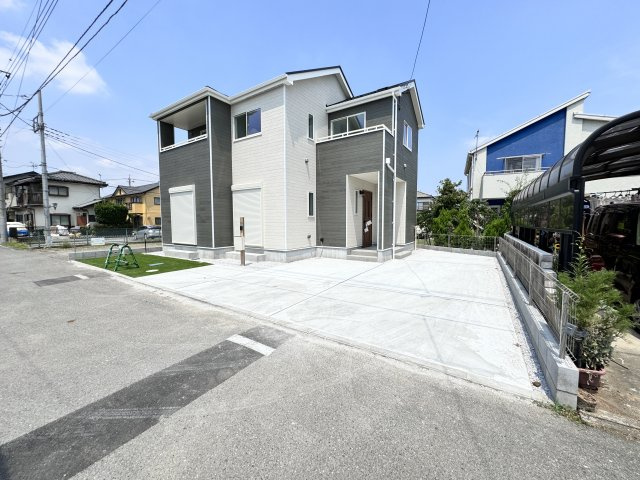 新築　高崎市飯玉町1期　Heartful　Town　1号棟の駐車場|現地写真　駐車スペースは並列2台+1台分可能です！
