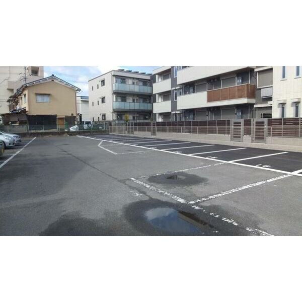 セジュールオッツGT長岡京の駐車場