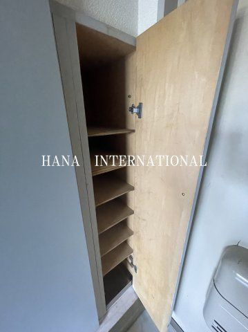 JLBグランエクリュ武蔵小金井の収納|同タイプ反転写真