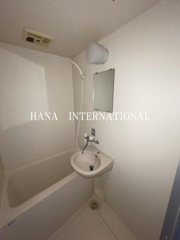 JLBグランエクリュ武蔵小金井の浴室|同タイプ反転写真