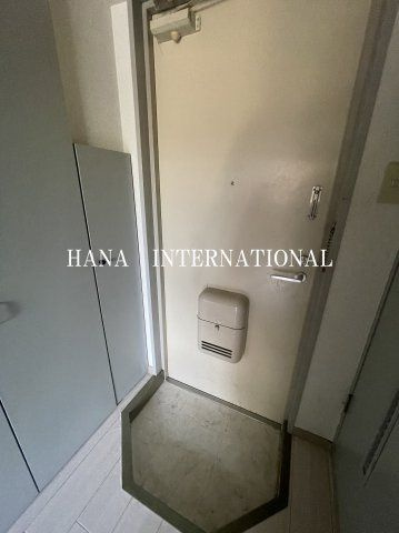JLBグランエクリュ武蔵小金井の玄関|同タイプ反転写真