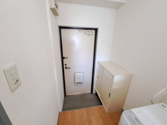 ハイツエリーゼの玄関