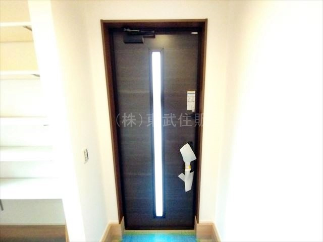 【玄関】 | 川越市南大塚　全10棟　3号棟 | 落ち着いた雰囲気の玄関です