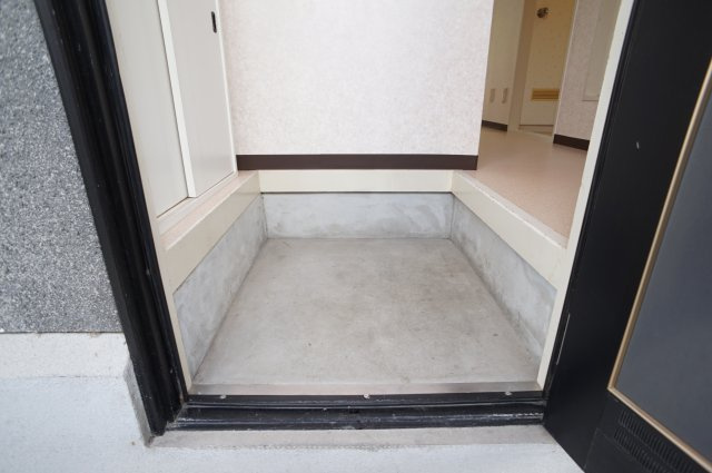 ハイツ大与の玄関