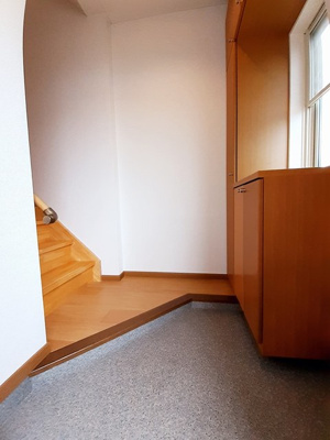 【玄関】 | ラフィーネＡ棟