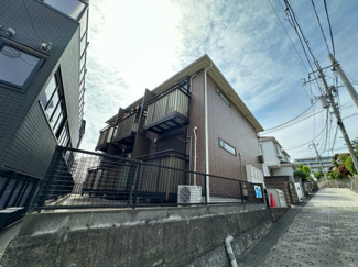 【外観】 | 小田急線「新百合ヶ丘」駅まで徒歩5分！通勤通学・お買物にも便利な立地の2階建てアパートです☆