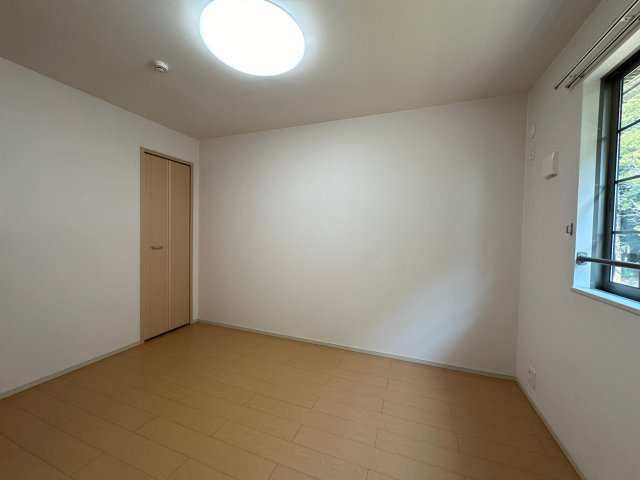 アンソレイエ飾磨　Ⅱ番館の洋室