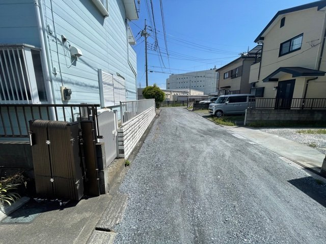 上里町七本木　中古750の前面道路含む現地写真