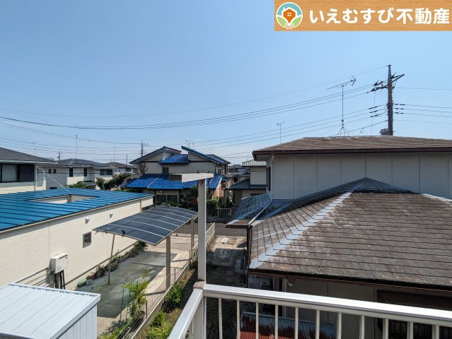 深谷市稲荷町1丁目　中古戸建の展望|高い建物が無く開放感のある展望
バルコニーからの展望も開けていて閑静な住宅地が望めます。日当りも良いですね♪
