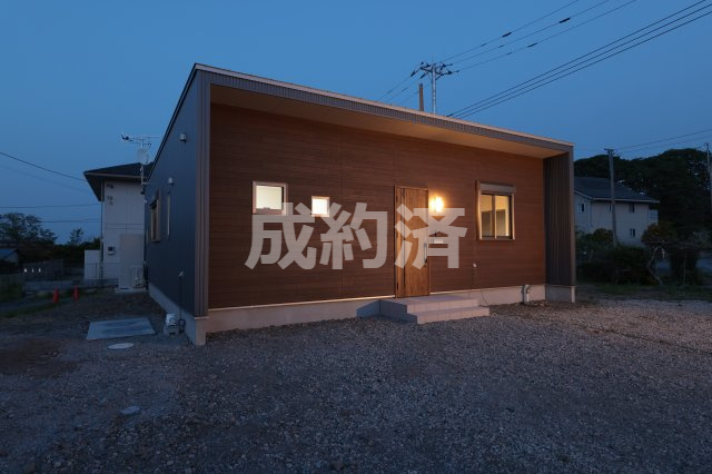 本庄市児玉町一戸建て　＃平屋　＃エステートハウスの外観|ほぼ正方形のスタイリッシュな外観◎