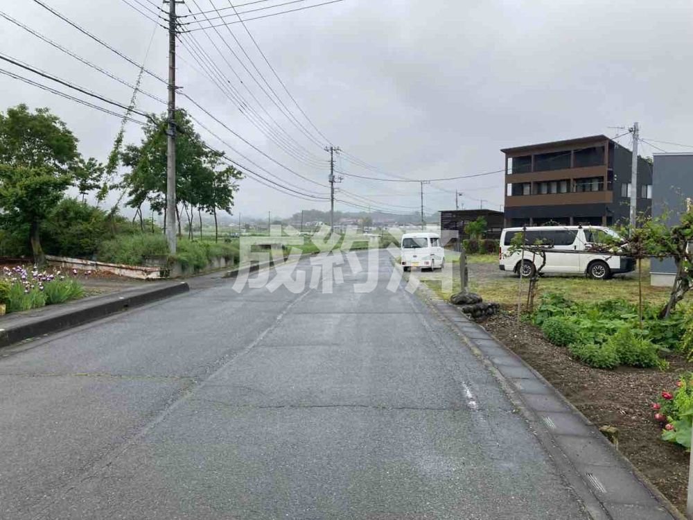 本庄市児玉町一戸建て　＃平屋　＃エステートハウスの前面道路含む現地写真|南西道路