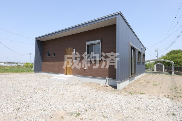 本庄市児玉町一戸建て　＃平屋　＃エステートハウスの外観|ほぼ正方形のスタイリッシュな外観◎