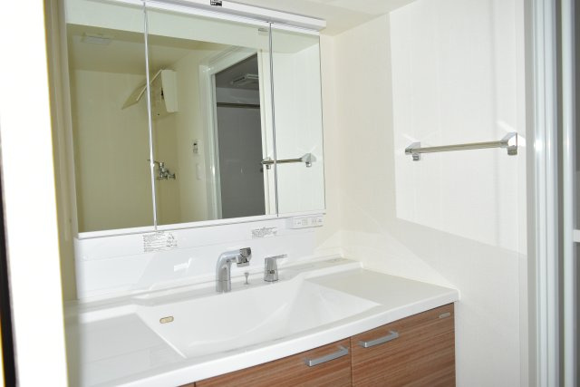 小平市小川町１丁目の中古マンションの独立洗面台