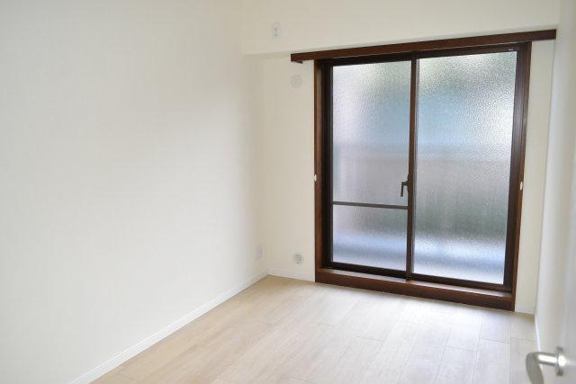 小平市小川町１丁目の中古マンションの洋室