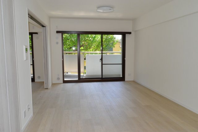 小平市小川町１丁目の中古マンションの居間・リビング