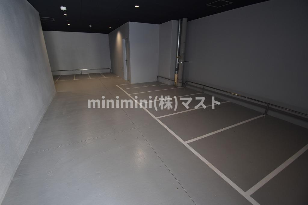 S-RESIDENCE堺筋本町Unoの駐車場