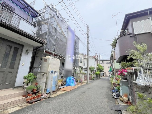 月々７万円台～　新築戸建　富士見市貝塚1期の前面道路含む現地写真|南東側 4.0ｍ私道