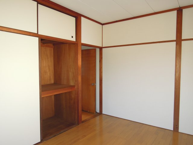 富岡貸家の収納