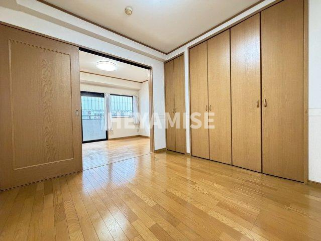 リバーフィールド川原の洋室