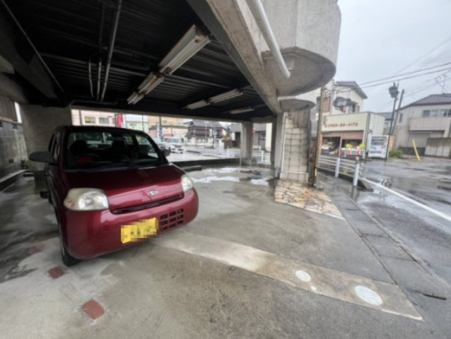 東町荒井　貸店舗の駐車場