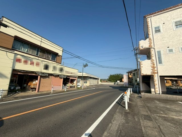 東町荒井　貸店舗の駐車場