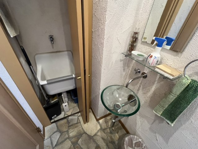 東町荒井　貸店舗の独立洗面台