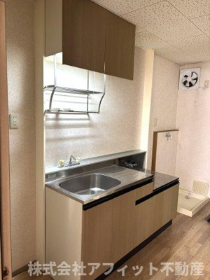 【キッチン】 | キャッスル吉田 | 吊戸棚付きキッチン　※写真はイメージです。