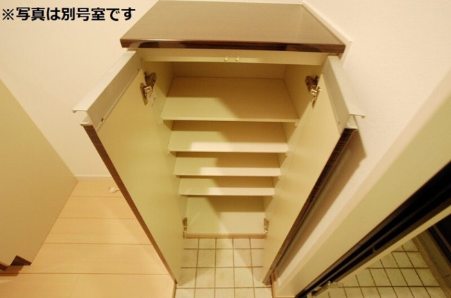 【玄関】 | スマイルグラート吉塚 | 別号室の写真になります。現況優先。