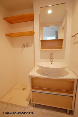 【洗面所】 | ウィザード箱崎 | 別号室の写真になります。現況優先。