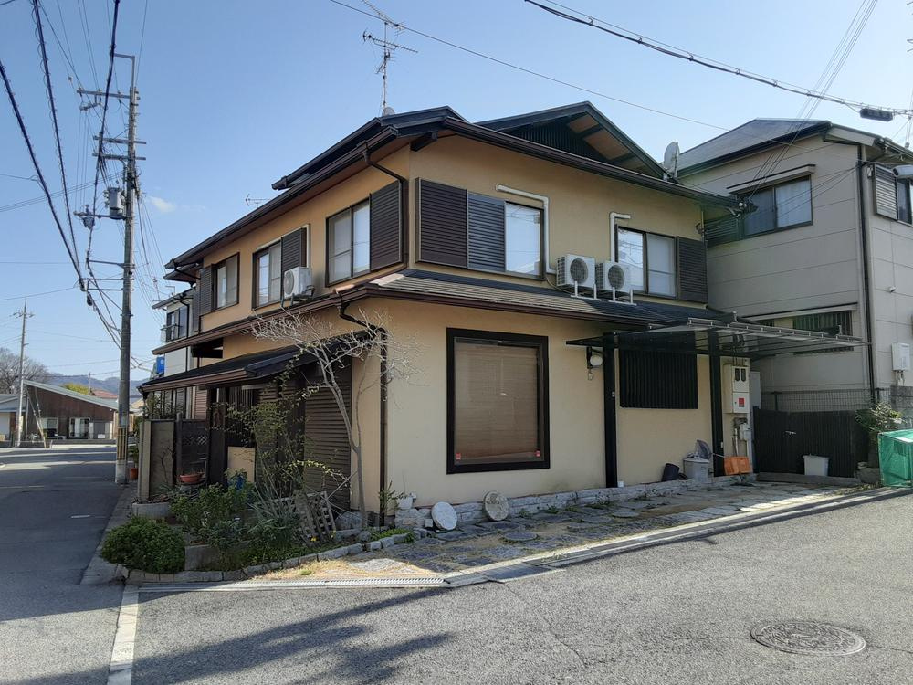 成田東が丘　中古一戸建ての前面道路含む現地写真|前面道路含む現地写真　幅員6ｍ/5ｍ
■物件内覧・資金計画相談・住宅ローン相談、リフォーム相談、お問合せ受付中■
※当日・翌日のご内覧、ご相談はお電話でのお問合せがスムーズです！