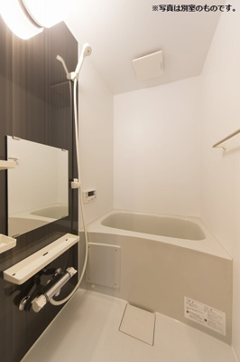【浴室】 | Glanz | 別号室の写真になります。現況優先。