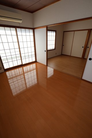 関本ハイツの居間・リビング