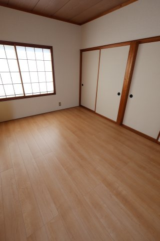 関本ハイツの居間・リビング