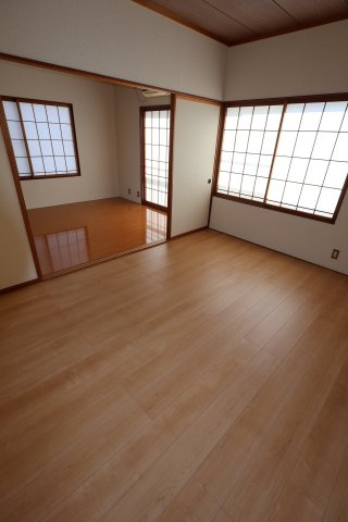 関本ハイツの居間・リビング