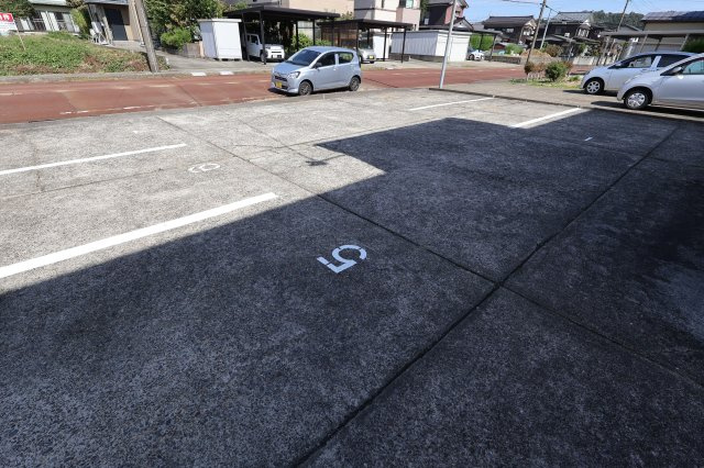 関本ハイツの駐車場