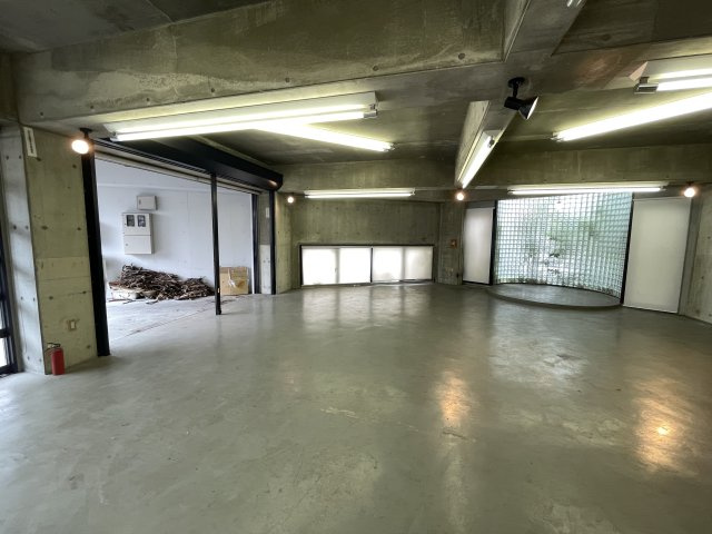 尾崎山倉庫の外観