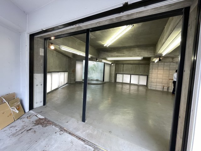 尾崎山倉庫の外観