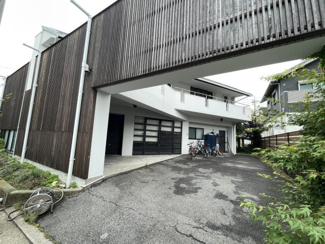 尾崎山倉庫の外観