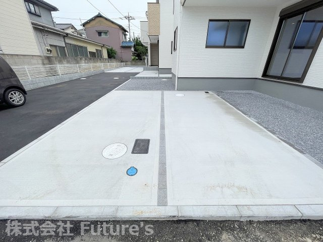 三郷市彦沢1丁目　新築戸建　全3棟　1号棟の駐車場|カースペース並列2台可能