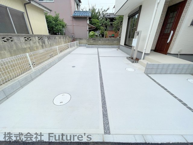 三郷市彦沢1丁目　新築戸建　全3棟　3号棟の駐車場|カースペース並列2台可能